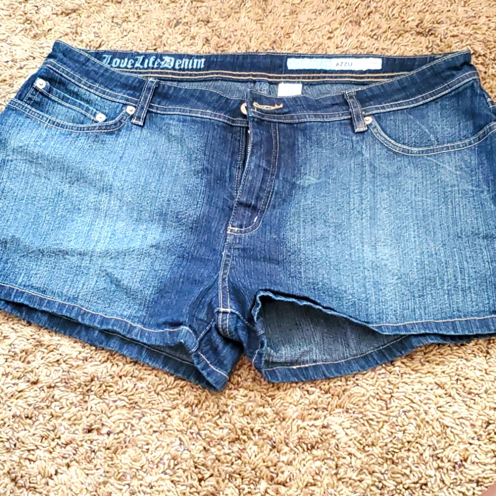 Azzure women shorts 38W 2 1/2 L